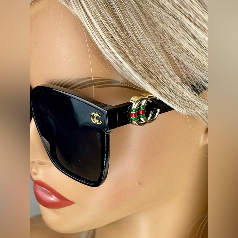 Luxe Fashion Oversized Sunglasses – Black Frame with Gold and Stripe Detail - Picture 6 of 6